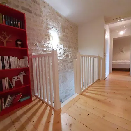 Maison En Pierres Avec Jardin Clos A Coulonges, Animaux Acceptes - Fr-1-653-127 *