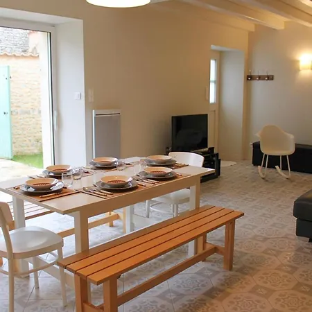 Maison En Pierres Avec Jardin Clos A Coulonges, Animaux Acceptes - Fr-1-653-127 *