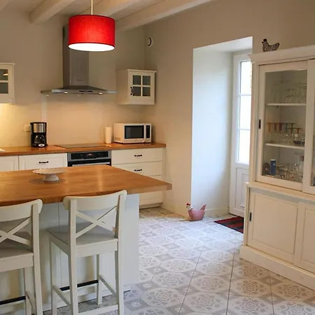Maison En Pierres Avec Jardin Clos A Coulonges, Animaux Acceptes - Fr-1-653-127