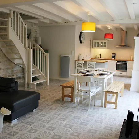 منزل ريفي Maison En Pierres Avec Jardin Clos A Coulonges, Animaux Acceptes - Fr-1-653-127