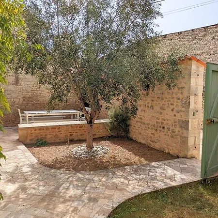 Maison En Pierres Avec Jardin Clos A Coulonges, Animaux Acceptes Coulonges (Charente)