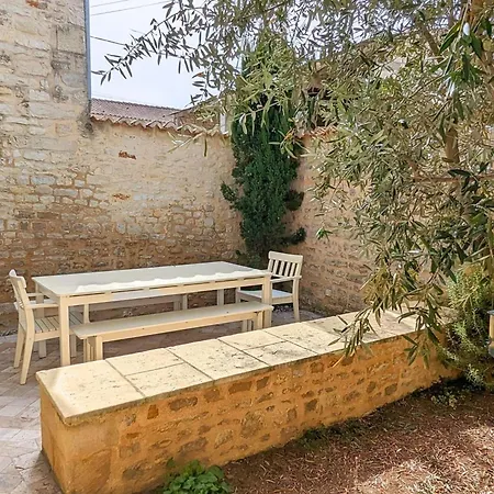 בית כפרי Maison En Pierres Avec Jardin Clos A Coulonges, Animaux Acceptes - Fr-1-653-127 *