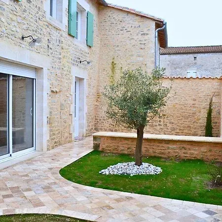 Maison En Pierres Avec Jardin Clos A Coulonges, Animaux Acceptes - Fr-1-653-127 * Coulonges (Charente)