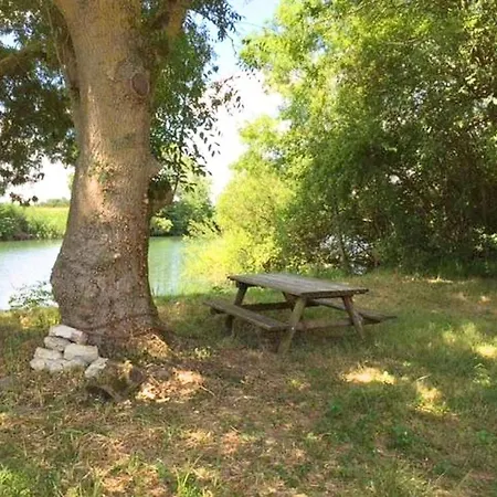 Maison En Pierres Avec Jardin Clos A Coulonges, Animaux Acceptes - Fr-1-653-127 * Coulonges (Charente)