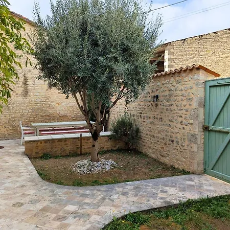 Maison En Pierres Avec Jardin Clos A Coulonges, Animaux Acceptes - Fr-1-653-127