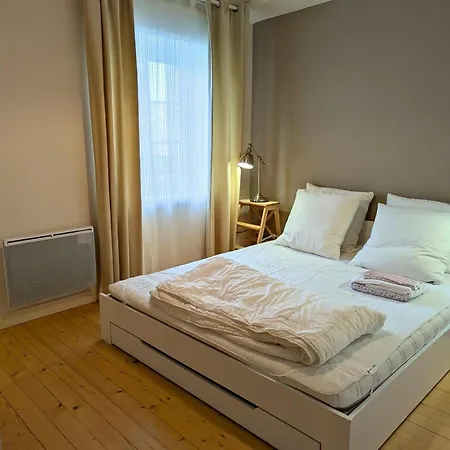 Maison En Pierres Avec Jardin Clos A Coulonges, Animaux Acceptes - Fr-1-653-127