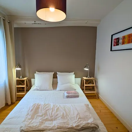 Maison En Pierres Avec Jardin Clos A Coulonges, Animaux Acceptes - Fr-1-653-127
