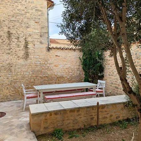 Maison En Pierres Avec Jardin Clos A Coulonges, Animaux Acceptes - Fr-1-653-127 *