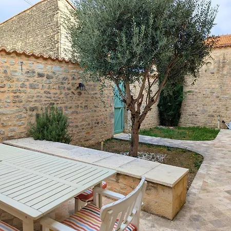 בית כפרי Maison En Pierres Avec Jardin Clos A Coulonges, Animaux Acceptes - Fr-1-653-127 Coulonges (Charente)