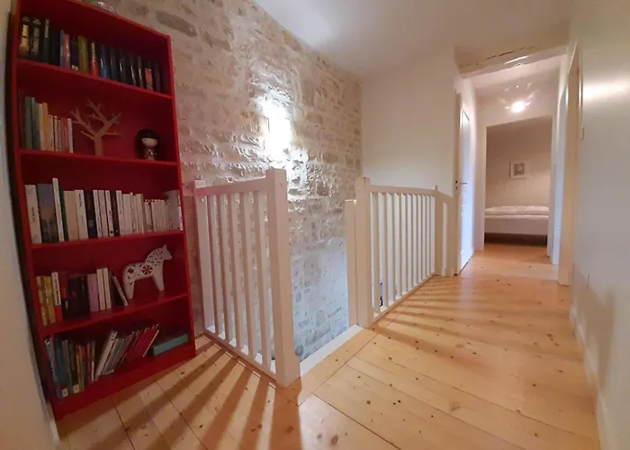 Maison En Pierres Avec Jardin Clos A Coulonges, Animaux Acceptes - Fr-1-653-127 *