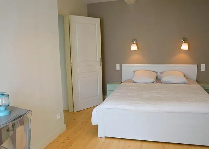 Maison En Pierres Avec Jardin Clos A Coulonges, Animaux Acceptes - Fr-1-653-127