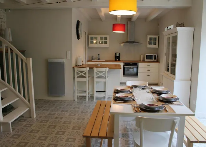 Maison En Pierres Avec Jardin Clos A Coulonges, Animaux Acceptes - Fr-1-653-127 بيت للعطل