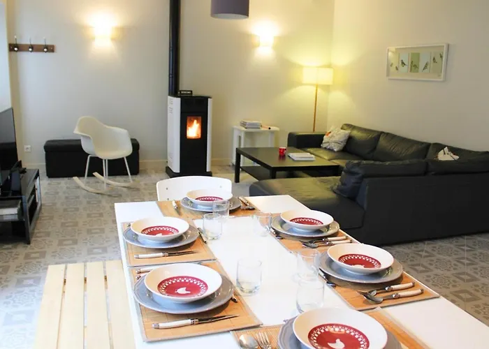 Maison En Pierres Avec Jardin Clos A Coulonges, Animaux Acceptes - Fr-1-653-127