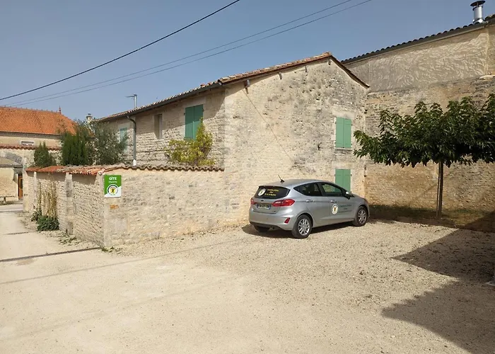 Maison En Pierres Avec Jardin Clos A Coulonges, Animaux Acceptes - Fr-1-653-127 بيت للعطل *