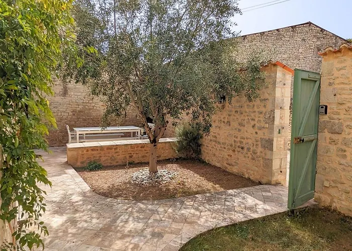 Maison En Pierres Avec Jardin Clos A Coulonges, Animaux Acceptes - Fr-1-653-127 Coulonges (Charente)