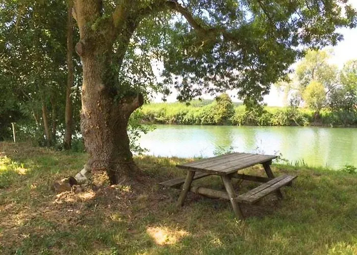 Maison En Pierres Avec Jardin Clos A Coulonges, Animaux Acceptes - Fr-1-653-127 بيت للعطل