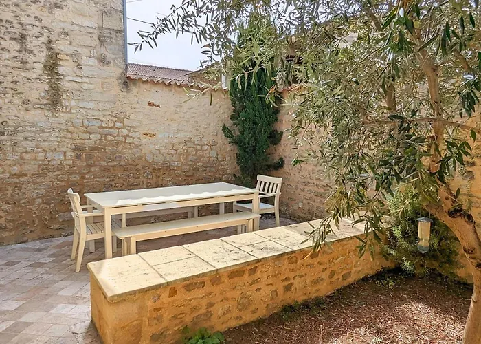 بيت للعطل Maison En Pierres Avec Jardin Clos A Coulonges, Animaux Acceptes - Fr-1-653-127 *