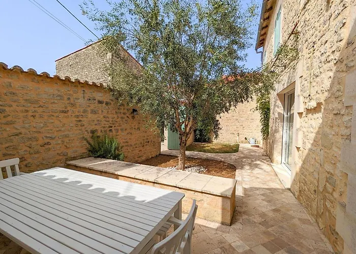 Maison En Pierres Avec Jardin Clos A Coulonges, Animaux Acceptes - Fr-1-653-127 بيت للعطل *